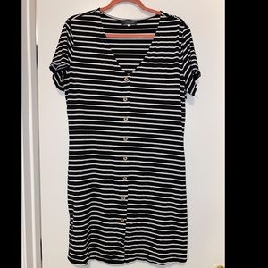 Black & white stripped tshirt dress WITH pockets!
